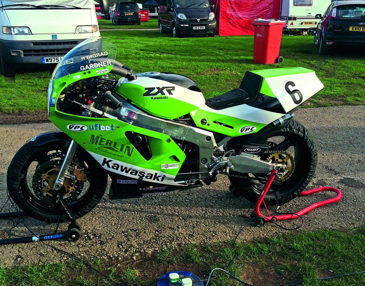 Show Ian's Kawasaki ZXR750 H1 Racer - Classic Motorcycle Mechanics