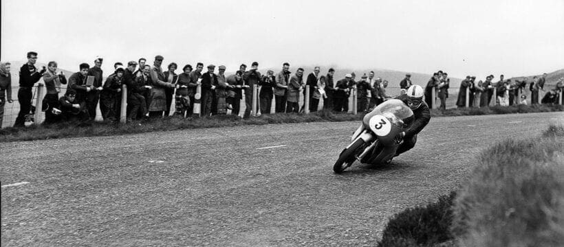 Archive: John Surtees wins the 1960 Senior TT