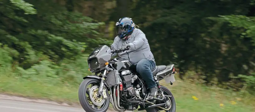 Stealth fighter! – Kawasaki ZRX1100R test ride